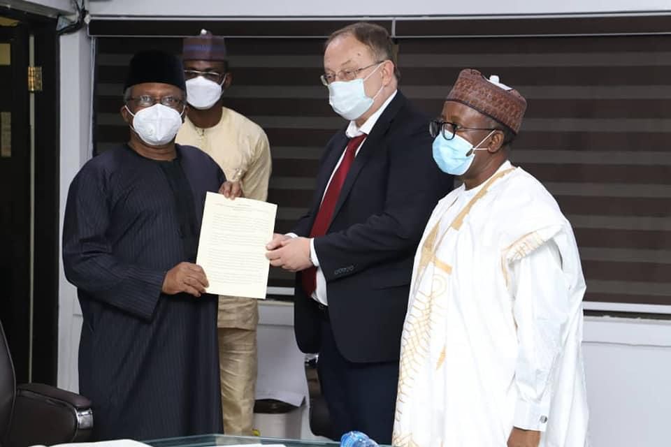 L-R: Nigeria's Minister of Health, Osagie Ehanire, receives document on Sputnik V from Russian Ambassador to Nigeria, Alexey Shebarshin, on Friday, September 4, 2020 [FMoHN]
