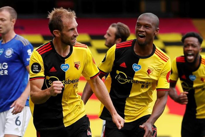 Watford's defender Craig Dawson (L) celebrates his equaliser against Leicester