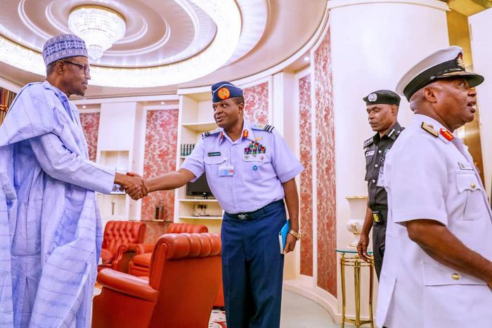 President Muhammadu Buhari and the Service Chiefs at the Presidential Villa. [Twitter/@NigerianGov]