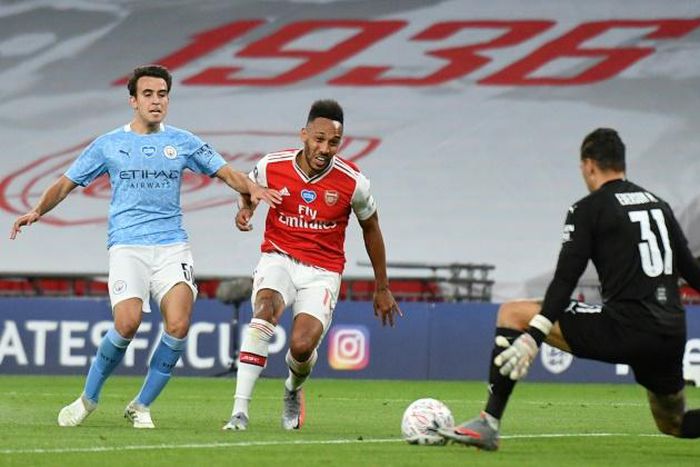Arsenal forward Pierre-Emerick Aubameyang (C) scores his second goal in a stunning 2-0 FA Cup semi-final triumph over Manchester City at Wembley