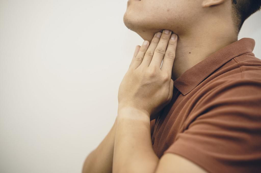 asian men sore throat