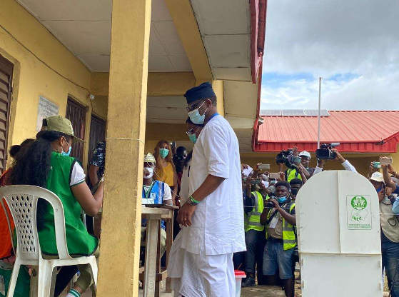 Eyitayo Jegede finally votes after card reader failure (TheCable)