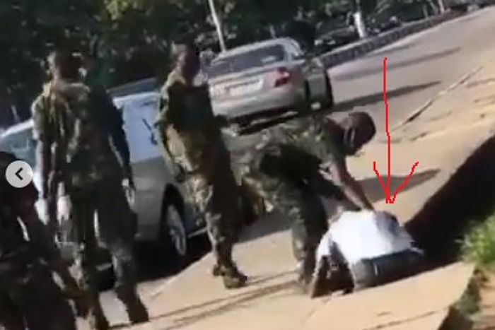 Nigerian police beat taxi driver to death for carrying passengers who didn’t wear facemasks (video)