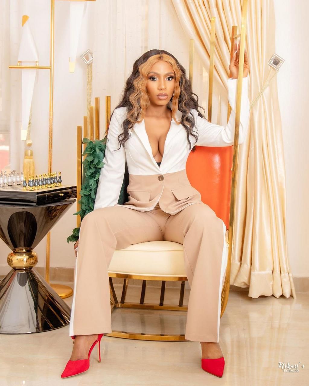 The winner of the fourth season of Nigeria's biggest reality TV show, Big Brother Naija, Mercy Eke says her mother tried to abort her due to pressure from family relatives. [Instagram/OfficialMercyEke]