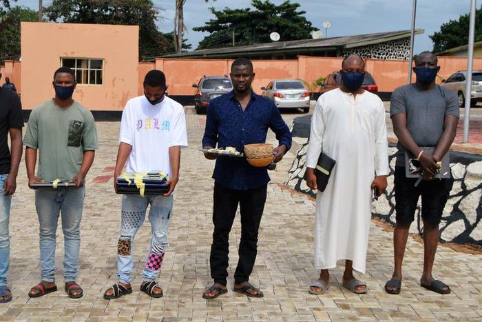 EFCC arrests brothers, 3 others over alleged internet fraud in Ibadan