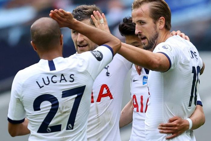 Harry Kane (R) scored in Tottenham's win against Leicester