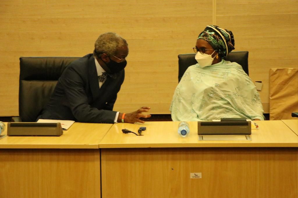 Mr Babatunde Fashola, Minister of Works and Housing and Finance and National Planning, Zainab Usman at the handing over ceremony. [Twitter/@FMWHNIG]