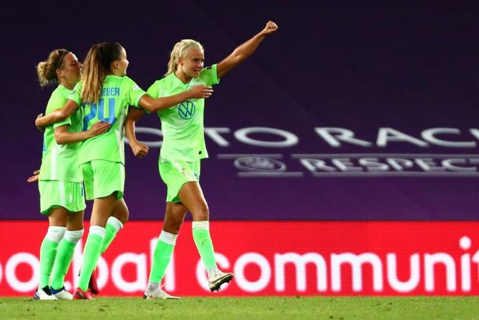 VfL Wolfsburg's Danish forward Pernille Harder (R) celebrates with teammates their team's victory at the end of the UEFA Women's Champions League semi-final football match between VFL Wolfsburg and FC Barcelona at the Anoeta stadium in San Sebastian on...
