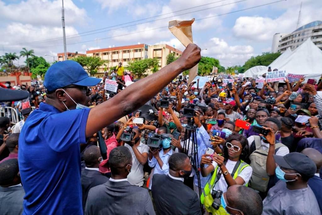 Lagos State governor, Mr Babajide Sanwo-Olu joined protesters to condemn police brutality in Nigeria.   [Twitter/@gboyegaakosile]