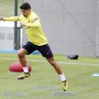 L'attaquant international uruguayen du FC Barcelone Luis Suarez seul à l'entraînement au Centre sportif Joan Gamper le 9 mai 2020 à Saint-Jean Despi près de Barcelone