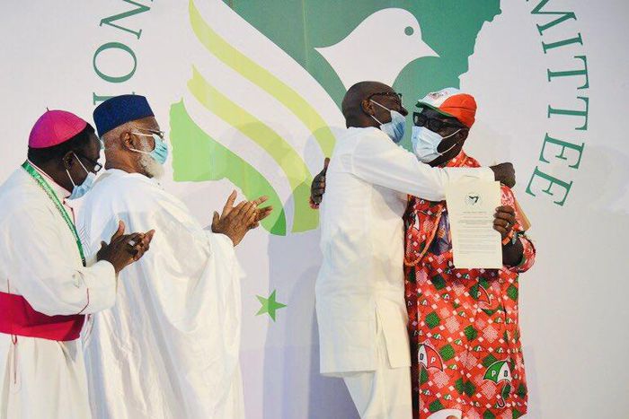 Osagie Ize-Iyamu (left) and Godwin Obaseki (right) hug after signing a peace pact ahead of the September 19 Edo governorship election [INEC]