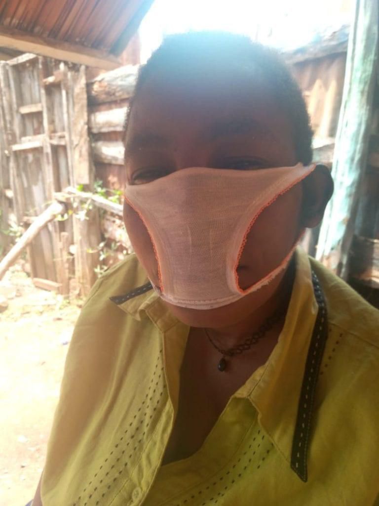 Unscrupulous traders sell female panties to unsuspecting rural residents as facemasks