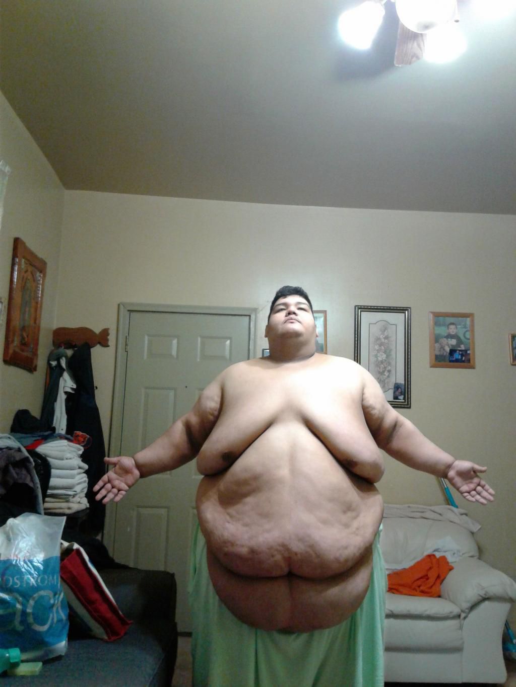 Maynor at age 24 in 2016, when he was at his heaviest and more than 700 pounds.