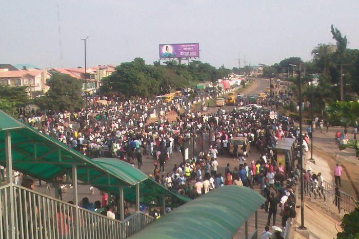 #ENDSARS protesters at Secretariat Area on Lagos-Ibadan Expressway, Lagos on Thursday. [NAN]