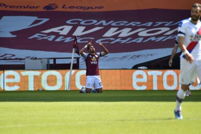 Egyptian David Trezeguet (C) celebrates his second goal for Aston Villa in a 2-0 win over Crystal Palace