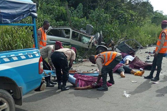 Early morning accident claims seven lives on the Lagos-Ibadan expressway. [premiumtimesng]