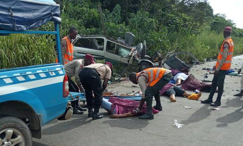 Early morning accident claims seven lives on the Lagos-Ibadan expressway. [premiumtimesng]