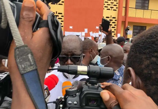Obaseki addressing reporters after casting his vote (TheCable)