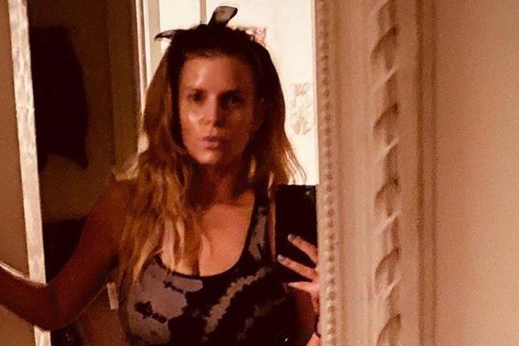Jessica Simpson Shows Off Toned Abs On Instagram