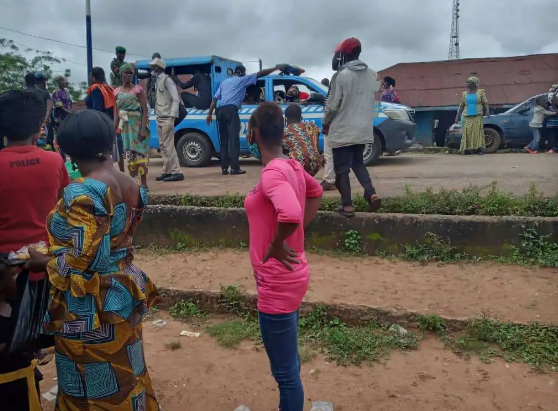 Heavy security presence at PU 002 RA 06 Ifon II, Ose LGA. (TheCable)