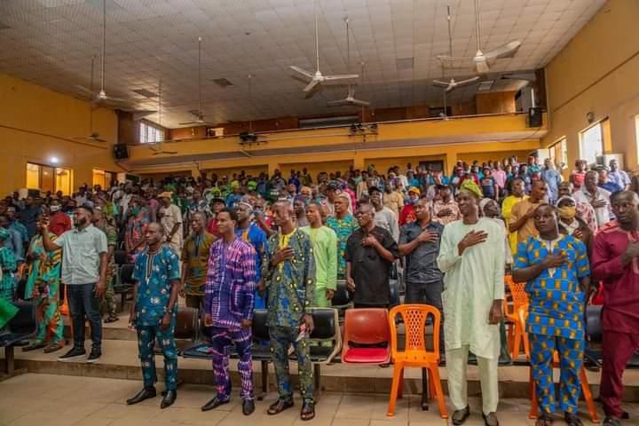 Ondo farmers listening to Gov Akeredolu On Friday, Sept 25, 2020 (Maxwell)