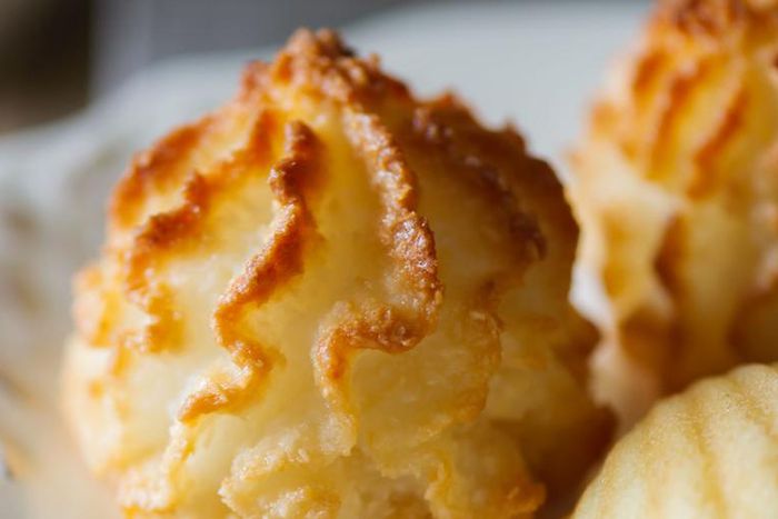 Dr. Pimple Popper Pops a 'Coconut Macaroon' Cyst