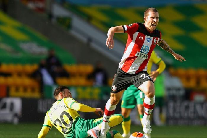 Southampton midfielder Pierre-Emile Hojbjerg (R) has joined Tottenham