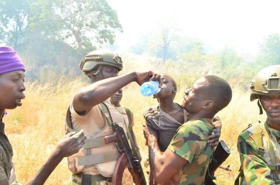 Soldiers of the Nigerian Army frees Boko Haram captives