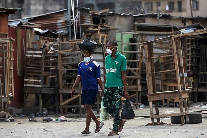 Lagos markets shut after the Federal Government announced a lockdown in three states (Aljazeerah)