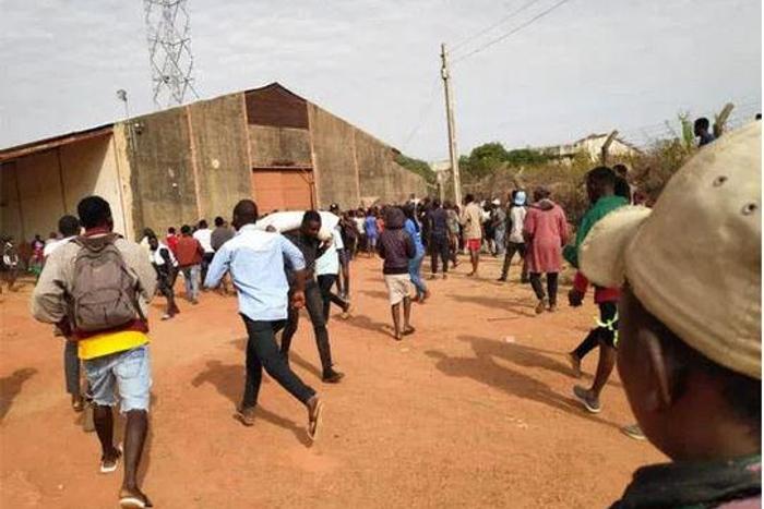 DPO recounts how he was almost stabbed during looting at NYSC Camp. [Twitter/@onlinenigeria]