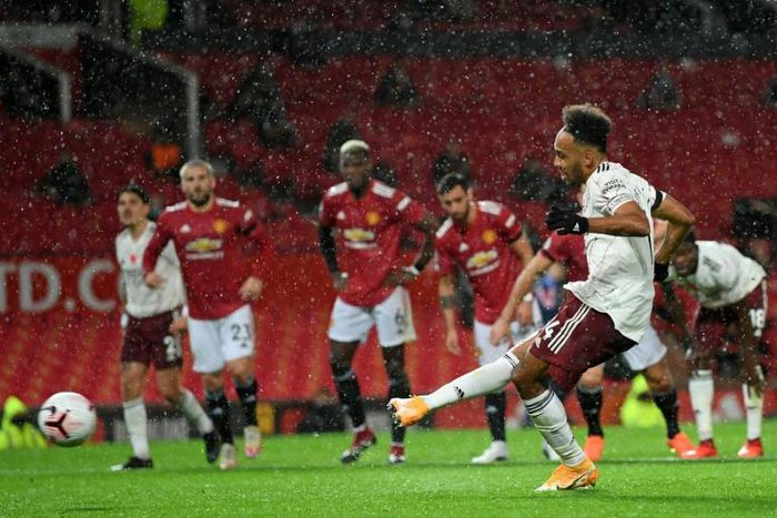 Pierre-Emerick Aubameyang converts a penalty to give Arsenal victory at Manchester United.