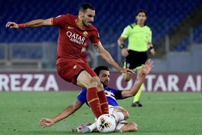 Italian defender Davide Zappacosta has joined Genoa on loan from Chelsea