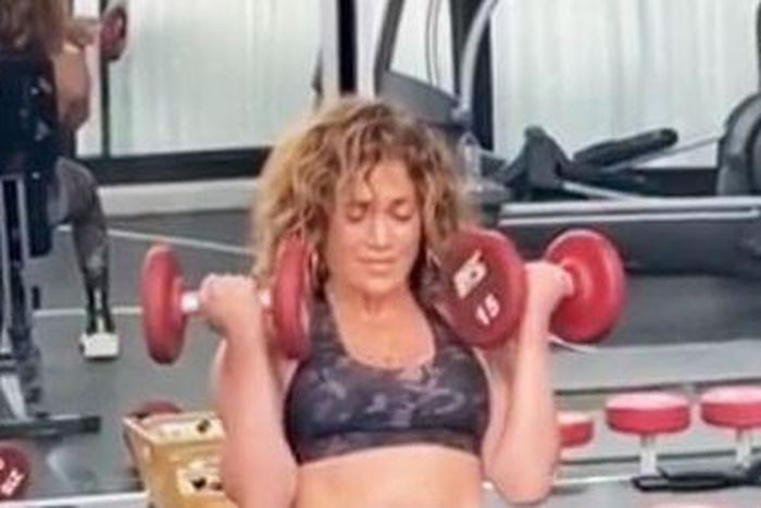 Jennifer Lopez Shows Off Abs And Arms In Miami