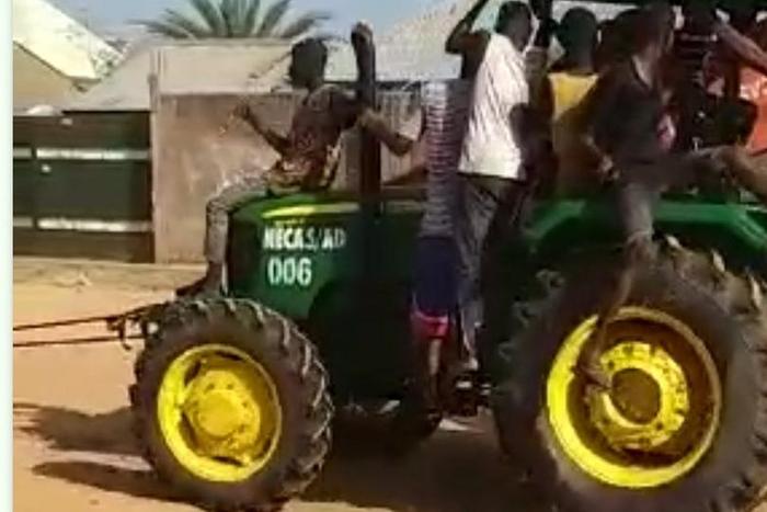 Police recover additional 30 tractors looted in Adamawa.  [premiumtimesng]