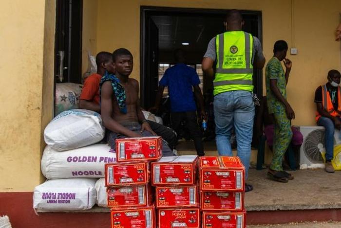 Food aid at a Lagos warehouse. (mage used as illustration). [Twitter@followlasg]