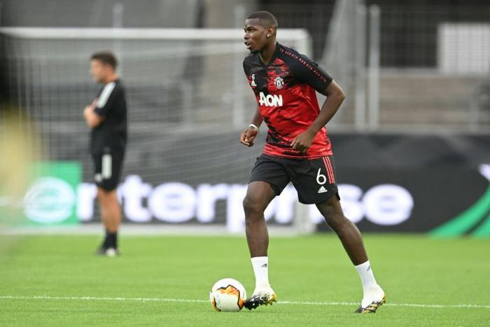 Manchester United's French midfielder Paul Pogba