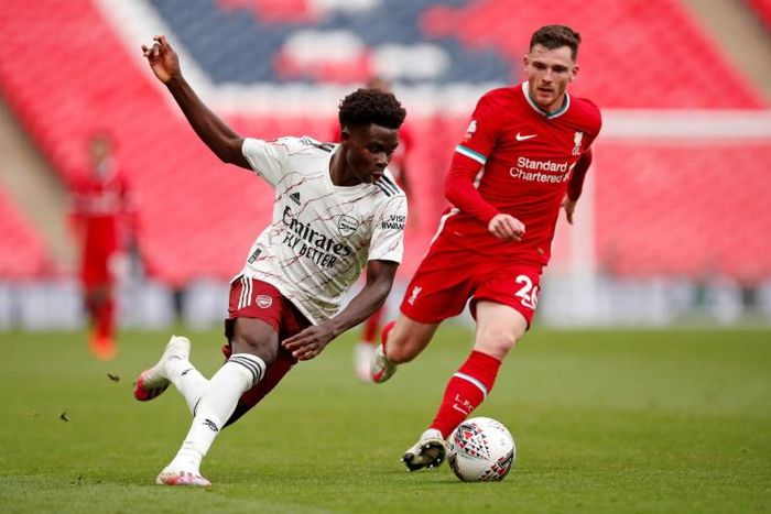 Liverpool defender Andrew Robertson (R) wants to revive struggling Scotland