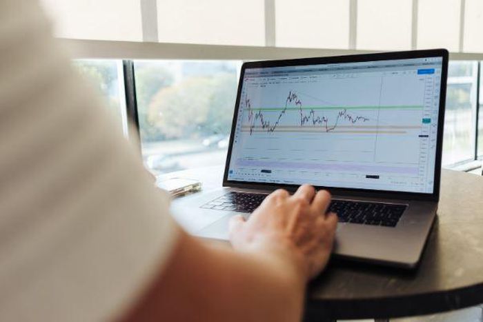 How much do you need to start Forex? (Jason Briscoe/Unsplash)