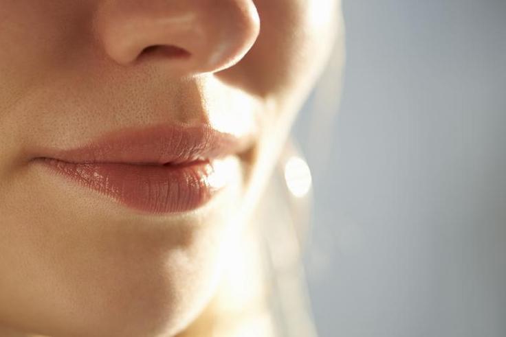 Dr. Pimple Popper Squeezes 'Shooter' Lip Cyst