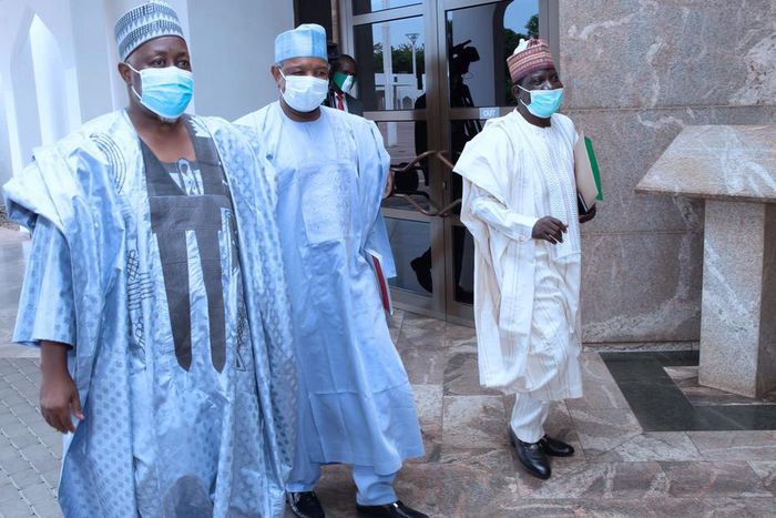 Chairman of the Progressive Governors’ Forum and Kebbi State Governor, Atiku Bagudu accompanied by Plateau State Governor, Simon Lalong and Jigawa State Governor, Muhammad Badaru Abubakar at the State House, Abuja. [Twitter/@BashirAhmaad]