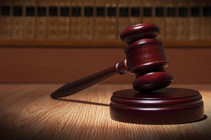 Osun Court dismisses monarch’s application to stop removal. [sarpoosh]