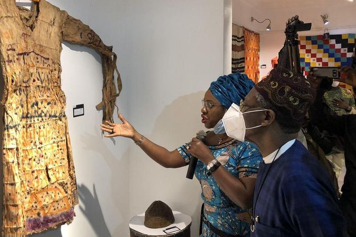 Minister of Information and Culture, Alhaji Lai Mohammed at the fashion exhibition in Lagos to celebrate Nigeria @60. [Twitter/@FMICNigeria]