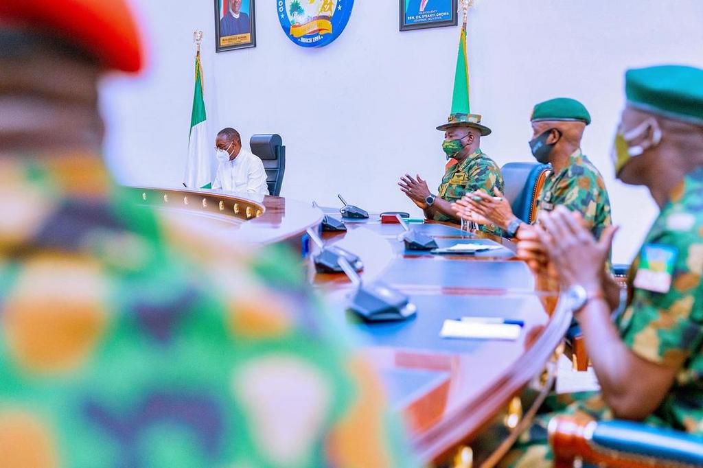 Gov Okowa of Delta State receives Maj.-Gen. Olubunmi Irefin, the new General Officer Commanding (GOC), 6 Division, Nigerian Army, Port-Harcourt, and his team at Government House, Asaba on Wednesday, September 9, 2020 (State House Press corps)