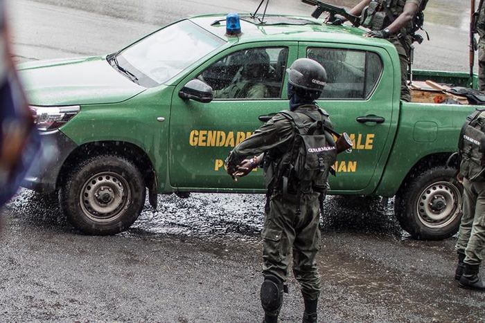 Cameroonian security arrests 3 notorious Nigerian kidnappers. [hrw]