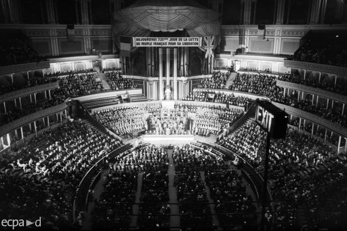 Thousands of French exiles gathered in London's Albert hall to listen to de Gaulle's speech