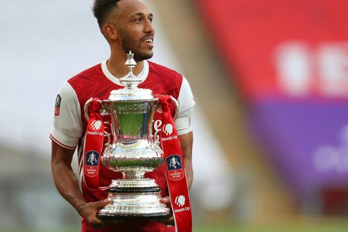 Pierre-Emerick Aubameyang celebrates Arsenal's FA Cup triumph