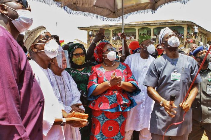 Governor Seyi Makinde at the flag off ceremony of Akesan market reconstruction in Oyo.  [Twitter/@oyostategovt]