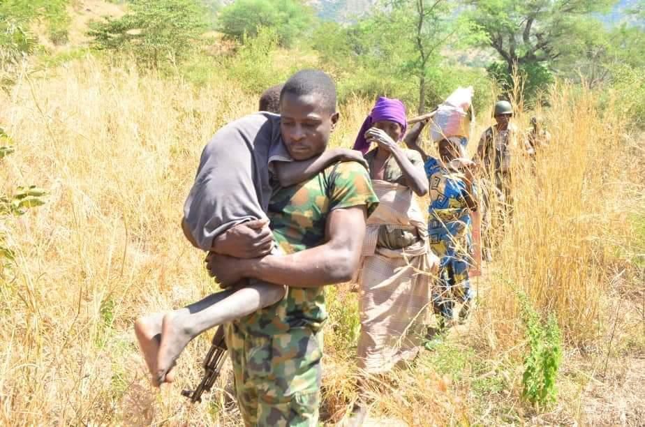Soldiers of the Nigerian Army frees Boko Haram captives