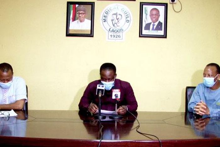 The Chairman of the Medical Guild, Dr Oluwajimi Sodipo, flanked by his colleagues at a press conference in Lagos on Sunday, July 12, 2020. [channelstv]