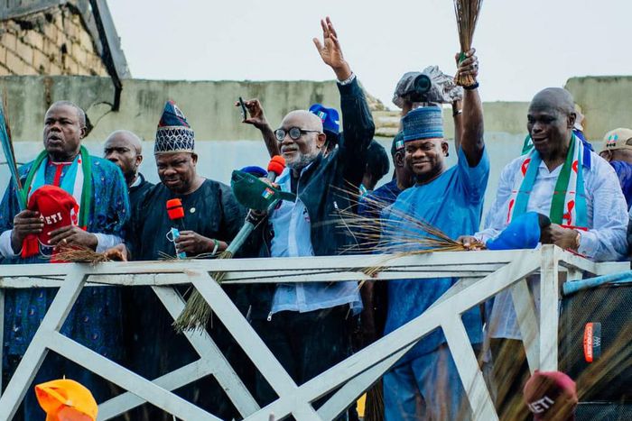 Gov Akeredolu campaigns in Owo alongside chieftains of the APC